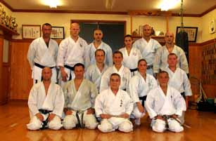 Csoportkép Sakai Sensei Dojo-jában