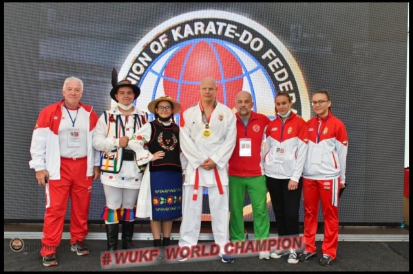 Papp Norbert felnőtt Wado-ryu kata versenyszámban Világbajnoki ezüstérmes